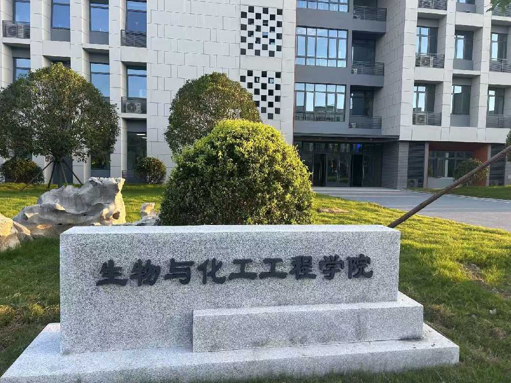 连云区扬州职业大学体育场高杆灯项目